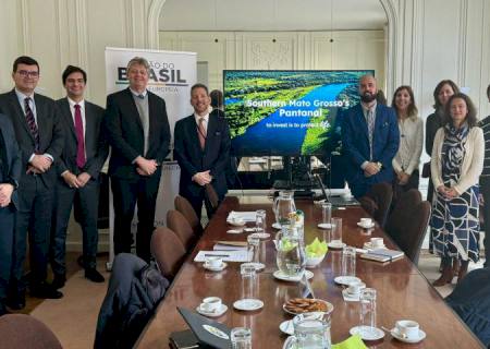 Governo de MS apresenta Lei do Pantanal para executivos, ONGs e autoridades da União Europeia